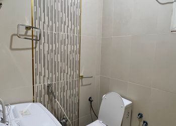 شقة بغرفة جلوس وغرفتين نوم 