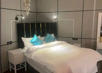 استديو بسرير مفرد وجلسة 