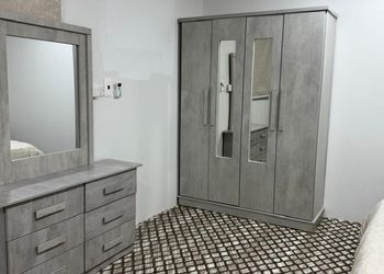 استديو باثاث مريح وبسيط 