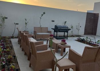 شاليه بصالة مطلة على المسبح 