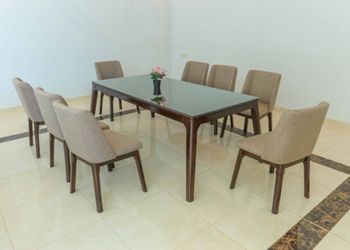 شاليه بمسطح اخضر ومسبح