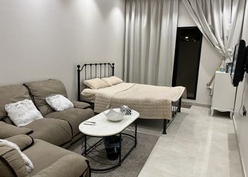 استديو بدخول ذاتي وجاكوزي