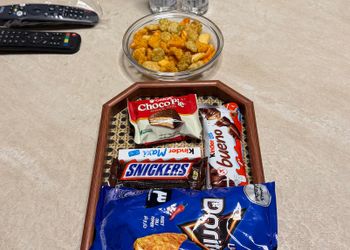 شقة بغرفة معيشة وغرفة نوم 