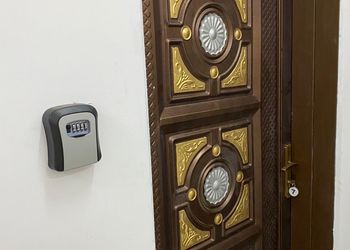 شقة بغرفة معيشة وغرفة نوم 