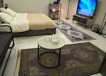 استديو هادئ بسرير ماستر