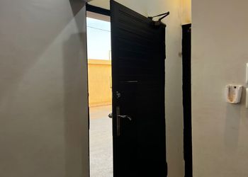 شاليه بمجلس ومسبح خارجي 
