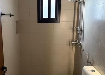 استديو بأثاث مريح وبسيط 