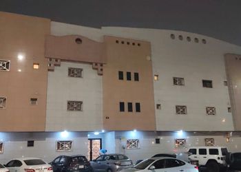 شقة بصالة مريحة وغرفتين نوم 