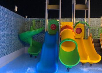 استراحة بجلسة خارجية ومسبح 