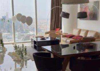 شقة بغرفة نوم وغرفة معيشة 