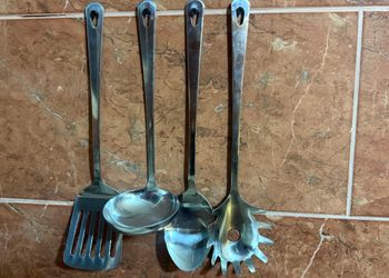 فيلا بغرف نوم ومجالس وخيمة ومسبح