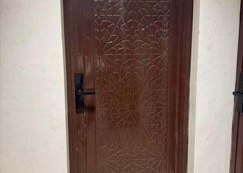 استديو بسرير ماستر وجلسة جانبية