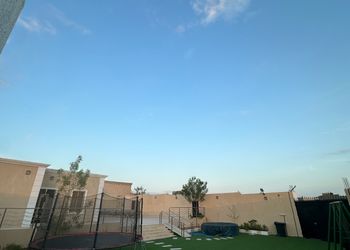 استراحة بمجلس وفناء خارجي 