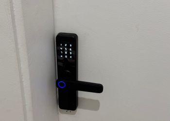 استديو بسرير ماستر وجلسة جانبية 