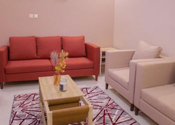شاليه بمسطح اخضر وصالة