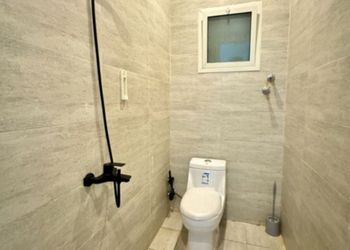 شقة بغرفة معيشة وغرفتين نوم 