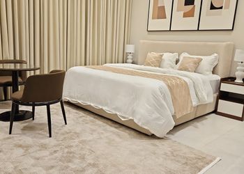 استديو بأثاث مريح وبسيط 