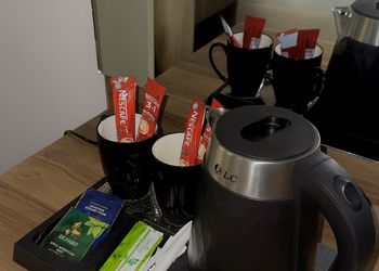 استديو بأثاث مريح وبسيط 