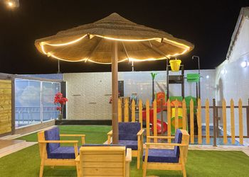 كوخ بثلاث غرف نوم ومسبحين 