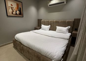 شقة بغرفة معيشة وغرفة نوم 