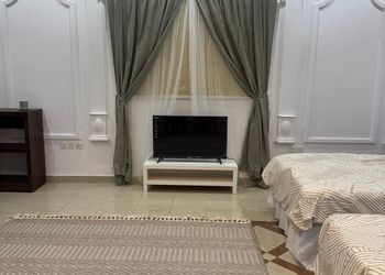 استديو بأثاث مريح وبسيط 