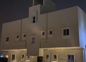 استديو بسرير ماستر وجلسة جانبية