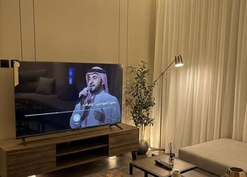 شقة بصالة مريحة وغرفة نوم 