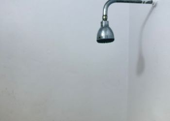 استديو بأثاث مريح وبسيط
