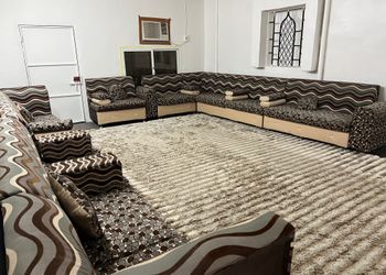 استراحة بفناء خارجي ومجالس