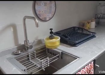 شقة بصالة وثلاث غرف نوم 