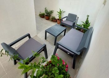 شقة انيقة بصالة وثلاث غرف نوم 