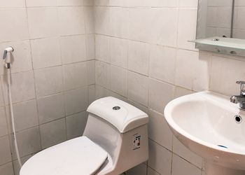 استديو باثاث مريح وبسيط 