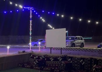مخيم ببيت شعر ملكي وجلسة عريش
