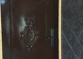استديو بسرير ماستر وجلسة جانبية 