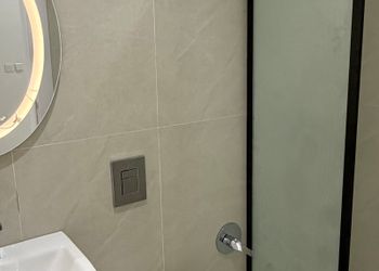 شقة بغرفة معيشة وغرفتين نوم 