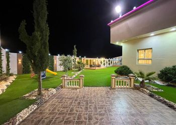 شاليه بألعاب اطفال ومسبح 