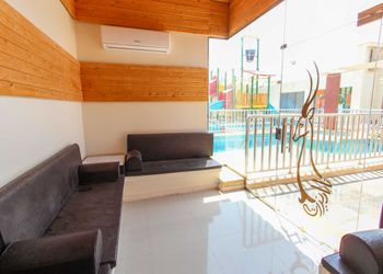 شاليه بمسبح بألعاب مائية