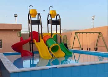 استراحة بمسطح اخضر ومجالس