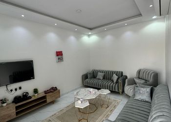 استديو بسرير ماستر وجلسة جانبية 