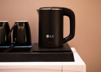 استديو بأثاث مريح وبسيط 