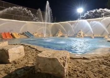 استراحة بجلسة خارجية ومسطح اخضر