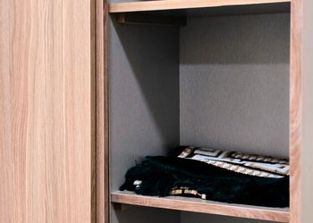 استديو هادئ بأثاث مريح