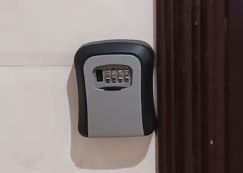 استديو بسرير ماستر وأثاث مريح 