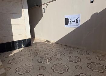 استديو بأثاث مريح وبسيط 