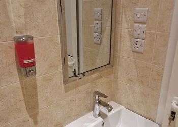 استديو بأثاث مريح وبسيط