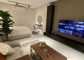 استديو بتصميم انيق ودخول ذاتي