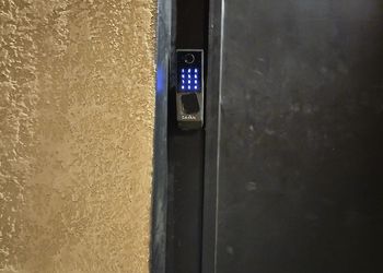 شاليه بغرفة نوم مطلة على المسبح 