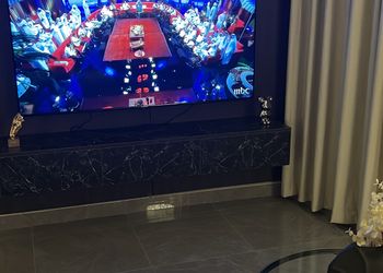 استديو بسرير ماستر وجلسة مريحة 
