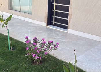 مزرعة بمسطح اخضر ومجلس