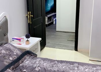 شقة انيقة بصالة وغرفتين نوم